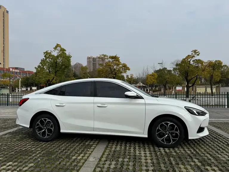 MG5 180 DVVT CVT Youth Luxury