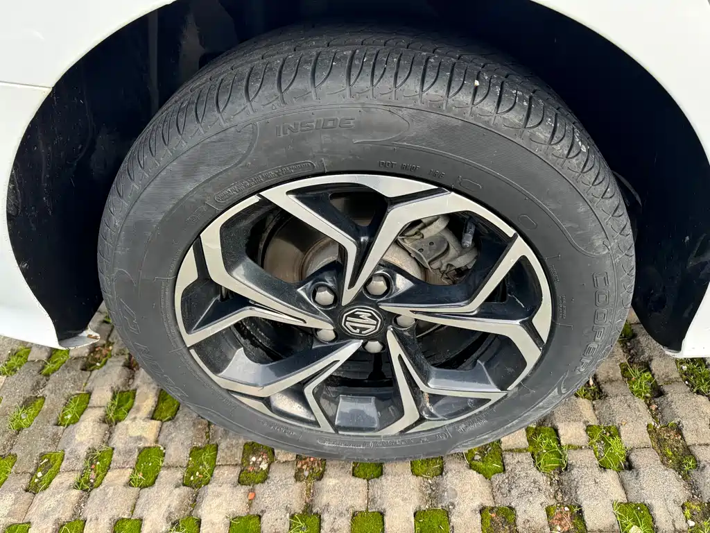 MG5 180 DVVT CVT Youth Luxury