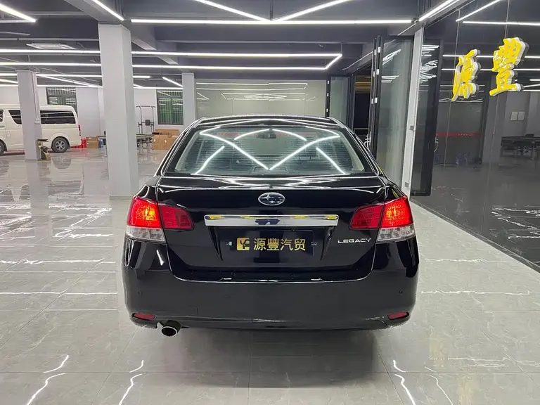 Subaru Legacy 2.5 i Luxury Navigation