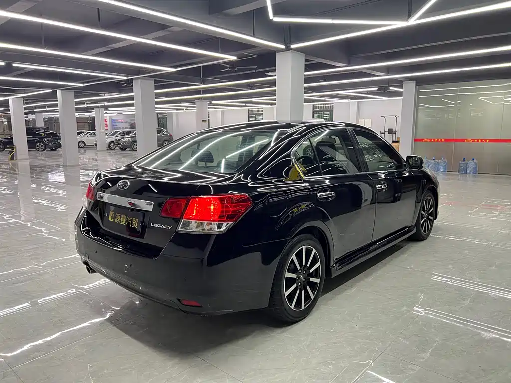 Legacy 2.5 i Luxury Navigation