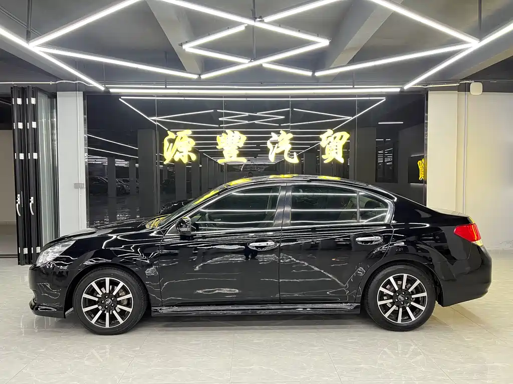 Legacy 2.5 i Luxury Navigation