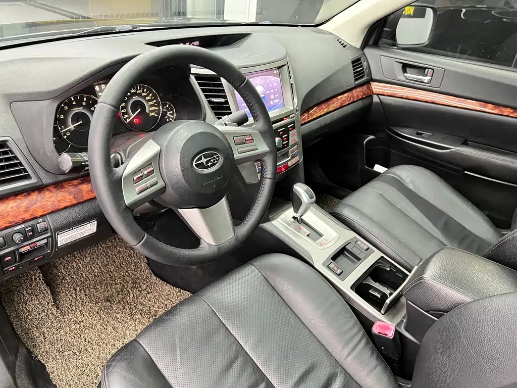 Legacy 2.5 i Luxury Navigation
