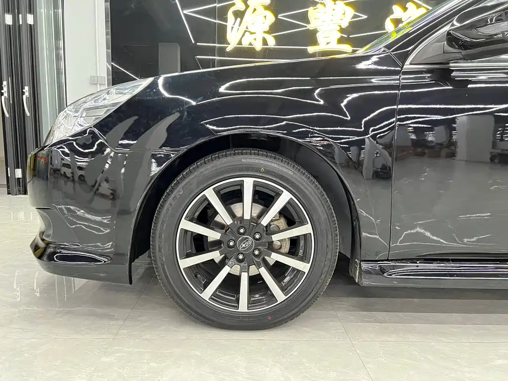 Legacy 2.5 i Luxury Navigation