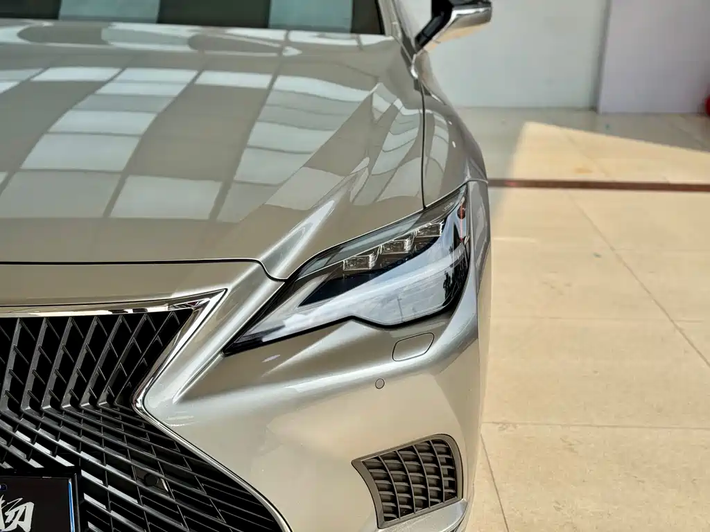 Lexus LS 500 h Outstanding