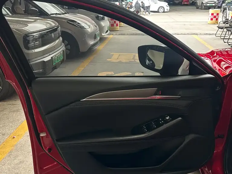 Mazda Atenza 2.0 L Blue Sky Luxury