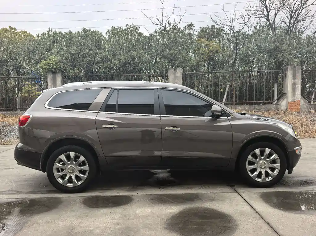 Enclave 3.6 L 4 WD Flagship