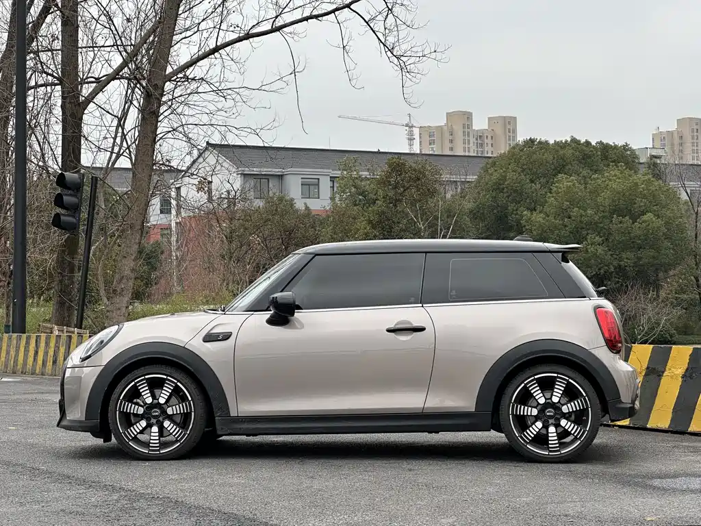 MINI Facelift 2.0 T COOPER S Artist