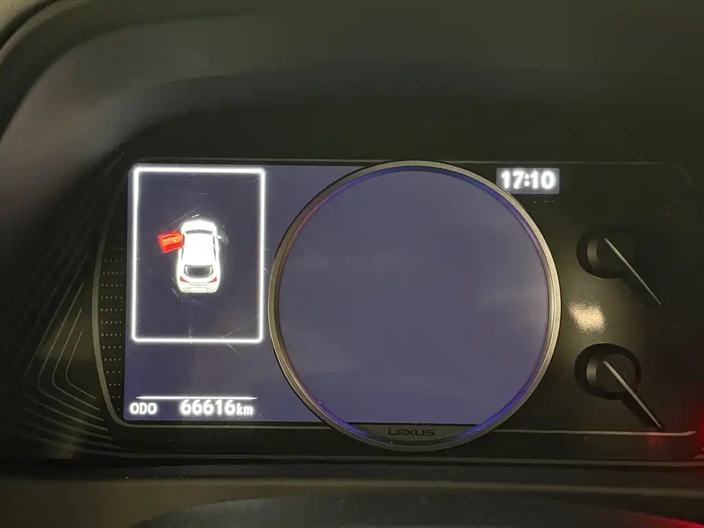 Lexus UX 260 h · CN-V