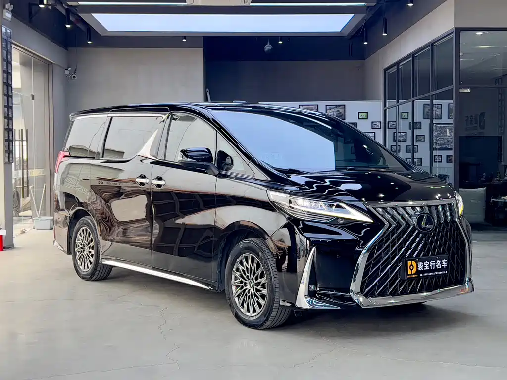 Lexus LM 300 h 4-seat Royal World