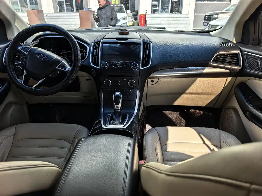 Edge 2.0 T GTDi 2 WD Platinum Sharp