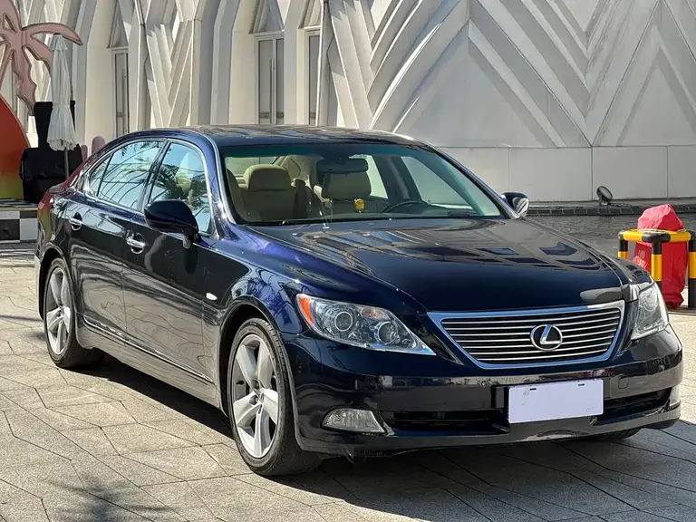 Lexus LS 460 L Distinguished