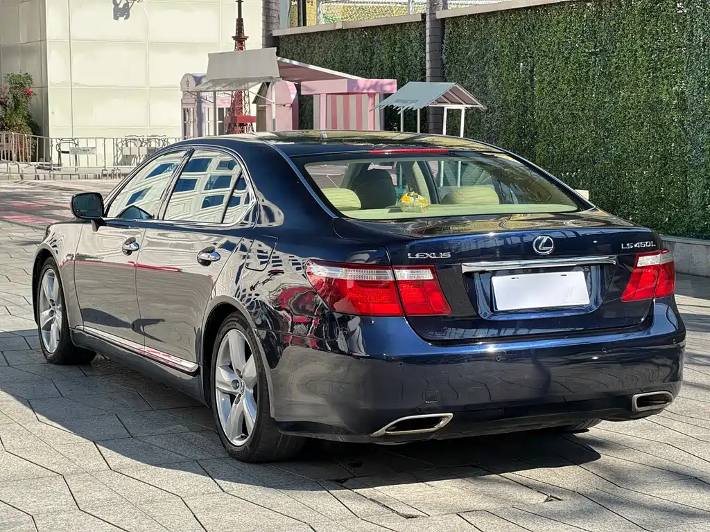Lexus LS 460 L Distinguished