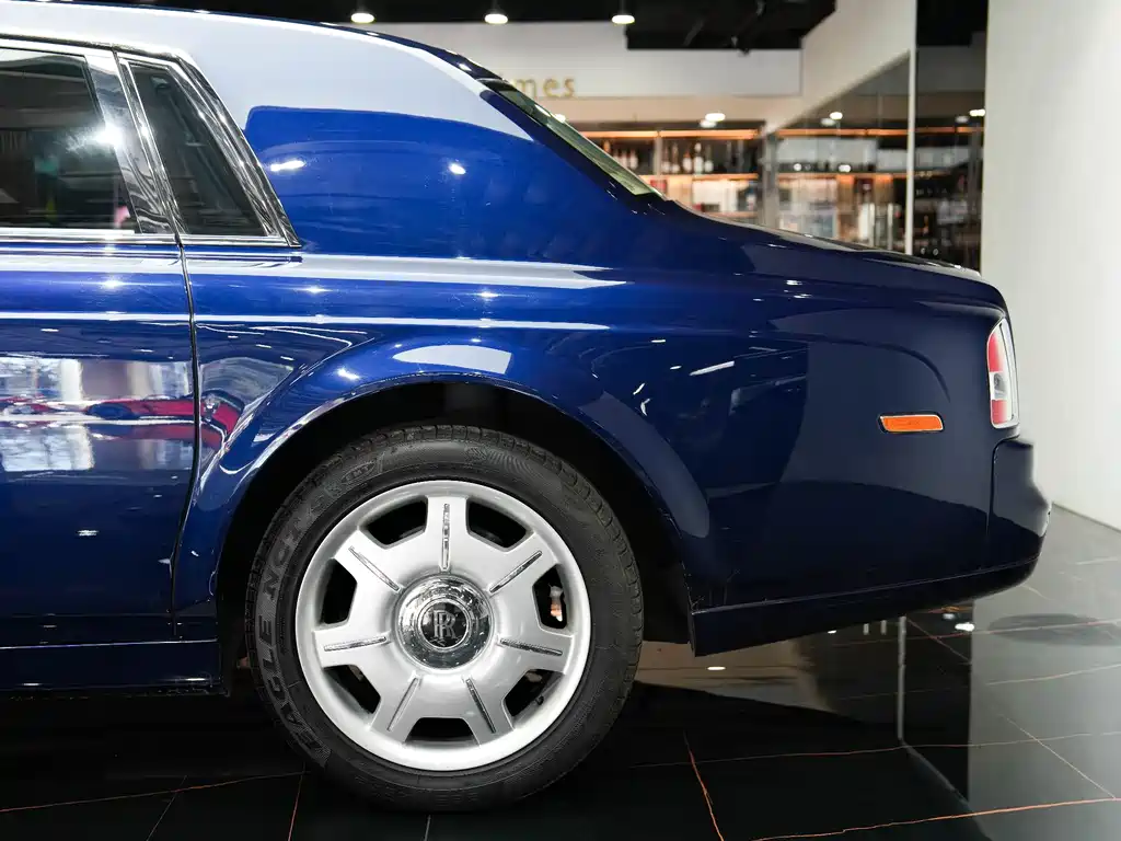 Phantom 6.7 L Extended EWB