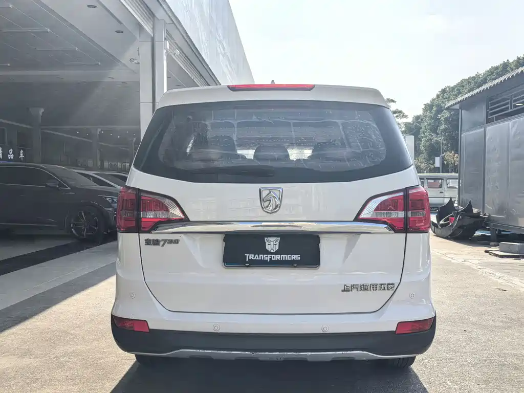 Baojun 730 1.5 L Manual Luxury 7-seat