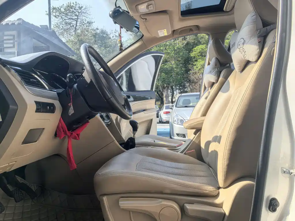 Baojun 730 1.5 L Manual Luxury 7-seat