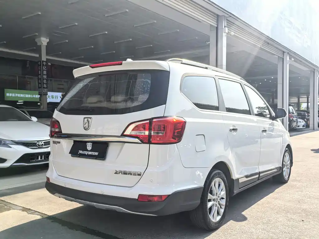 Baojun 730 1.5 L Manual Luxury 7-seat