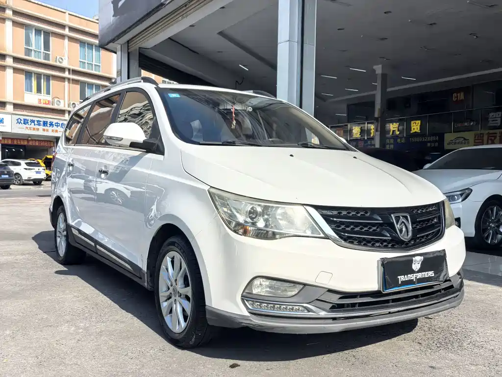 Baojun 730 1.5 L Manual Luxury 7-seat