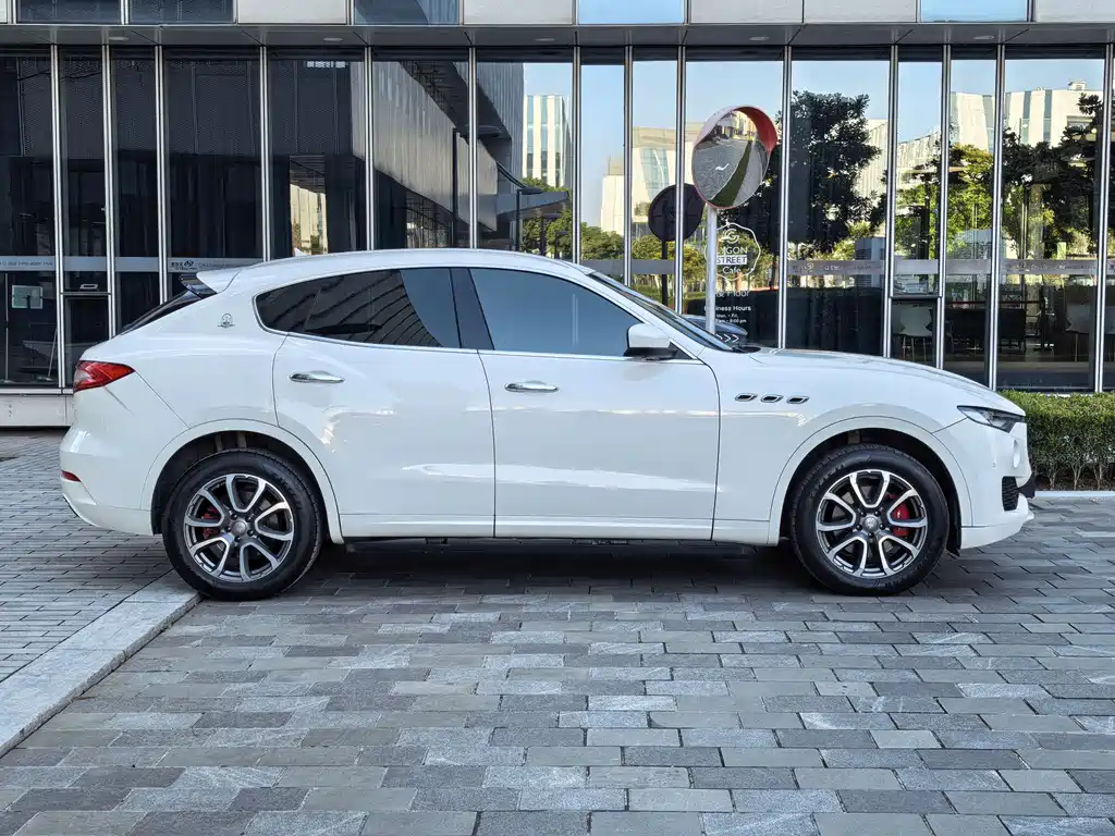 Levante 3.0 T Standard