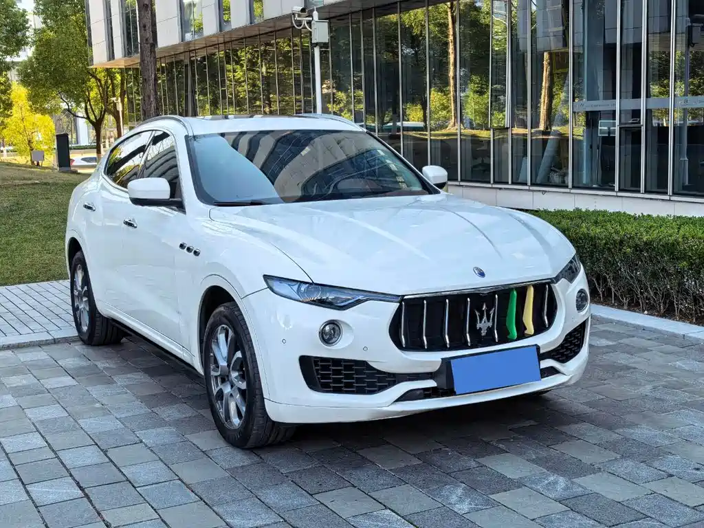 Levante 3.0 T Standard