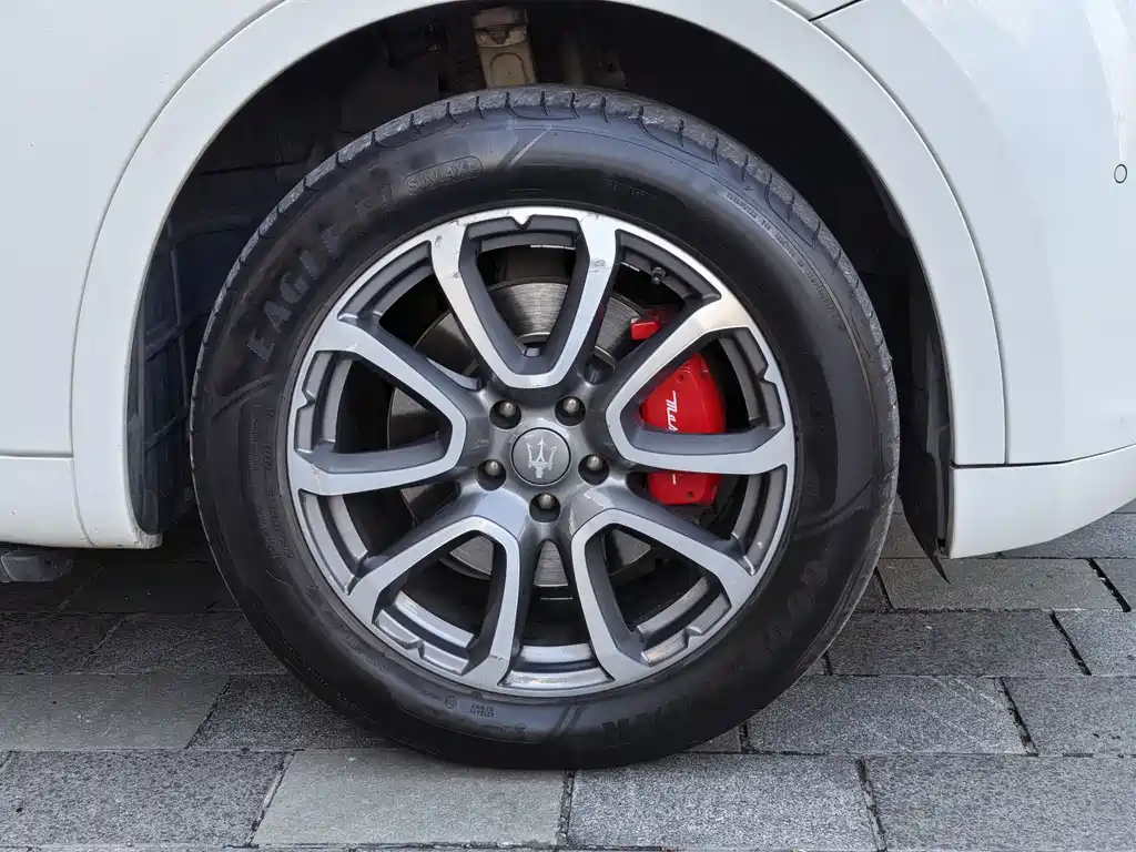Levante 3.0 T Standard