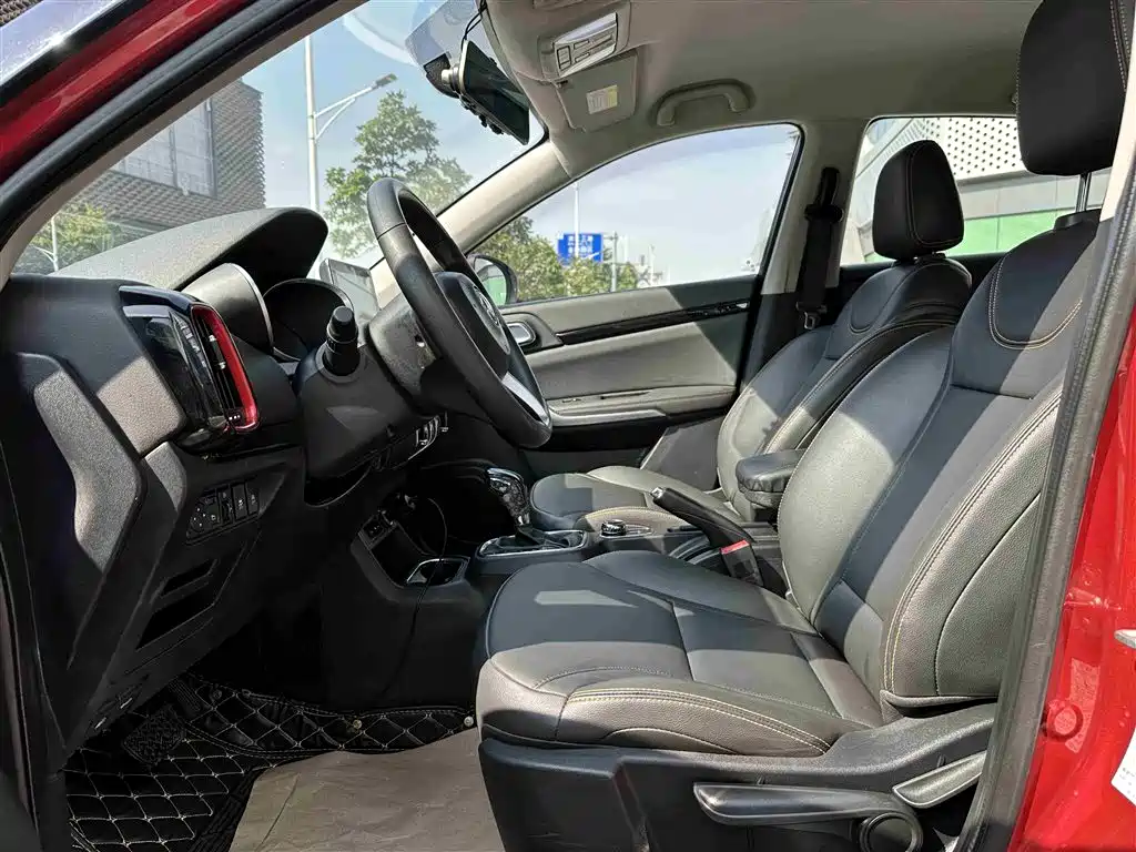 Dongfeng Fengshen AX4 1.6 L DCT Trend Style