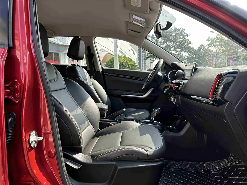 Dongfeng Fengshen AX4 1.6 L DCT Trend Style