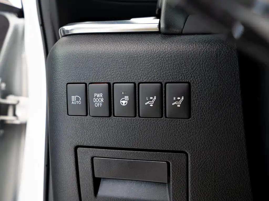 Lexus LM 300 h 7-seat Elegant