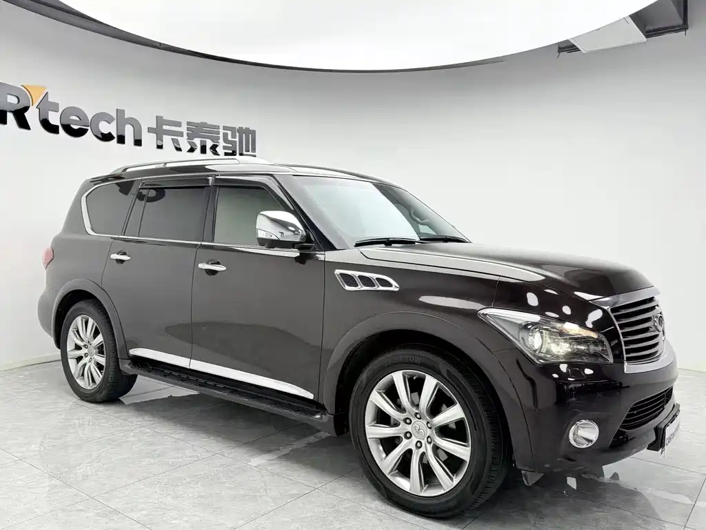 Infiniti QX80 5.6 L 4 WD