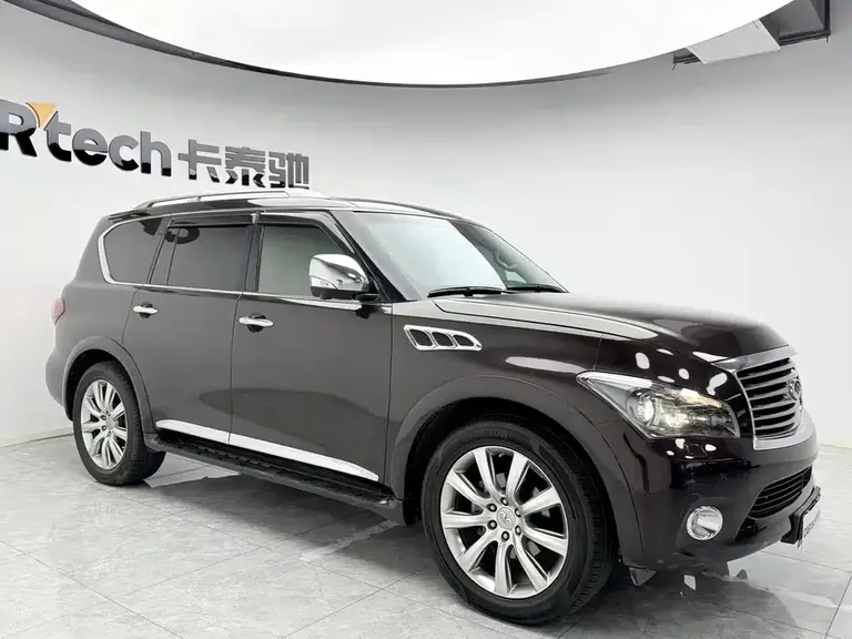 Infiniti QX80 5.6 L 4 WD