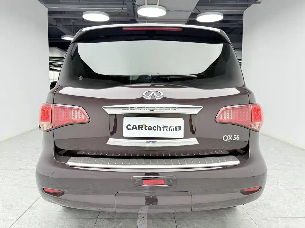 Infiniti QX80 5.6 L 4 WD