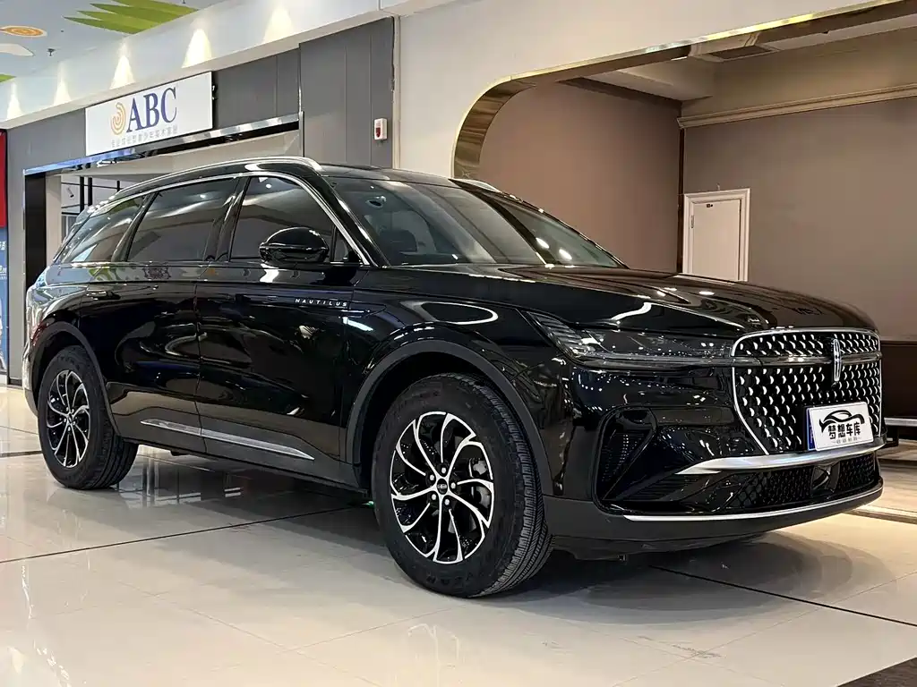 Nautilus 2.0 T 4 WD Premium
