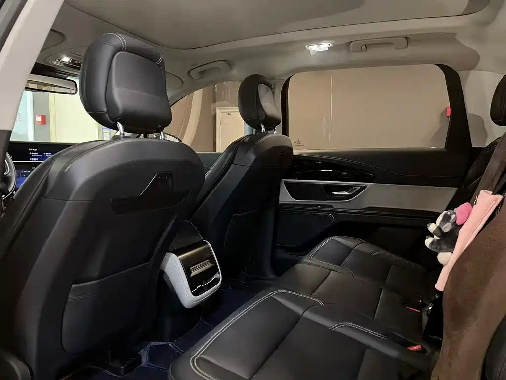 Nautilus 2.0 T 4 WD Premium