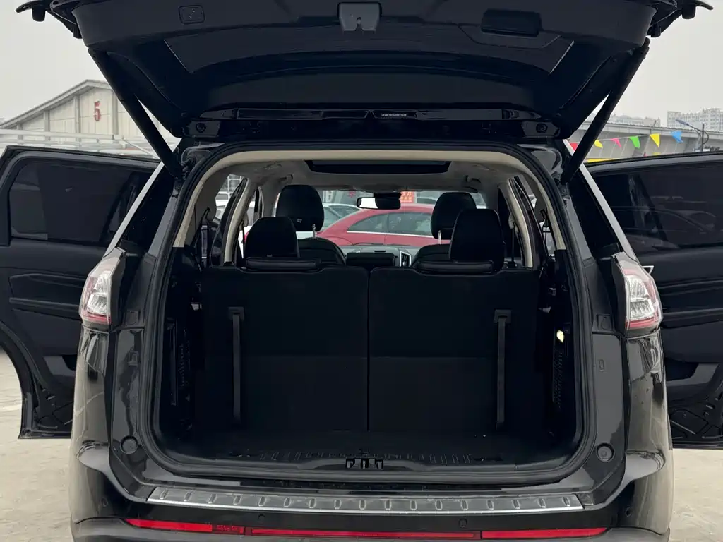 Edge EcoBoost 245 2 WD Grand Sharp 7-seat CN-V