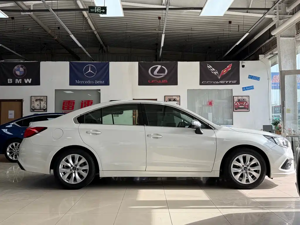 Legacy Facelift 2.5 i AWD Style