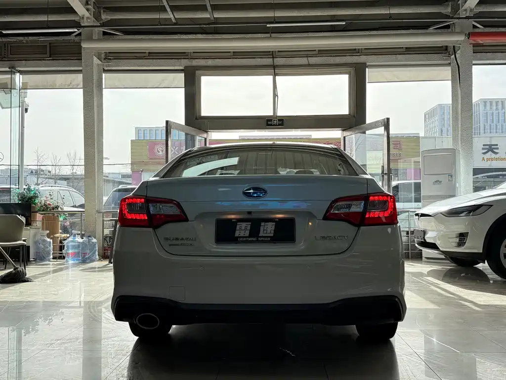 Legacy Facelift 2.5 i AWD Style