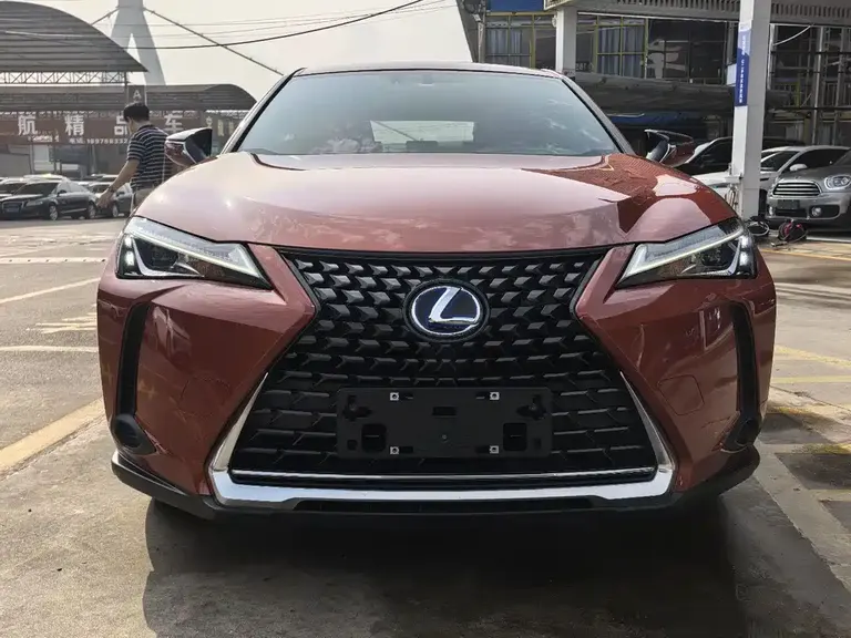 Lexus UX 260 h · CN-V