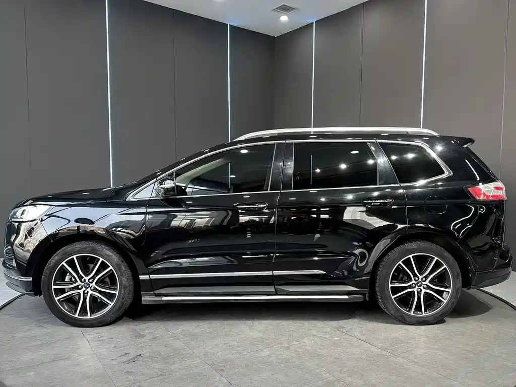 Edge EcoBoost 245 2 WD Grand Sharp 7-seat