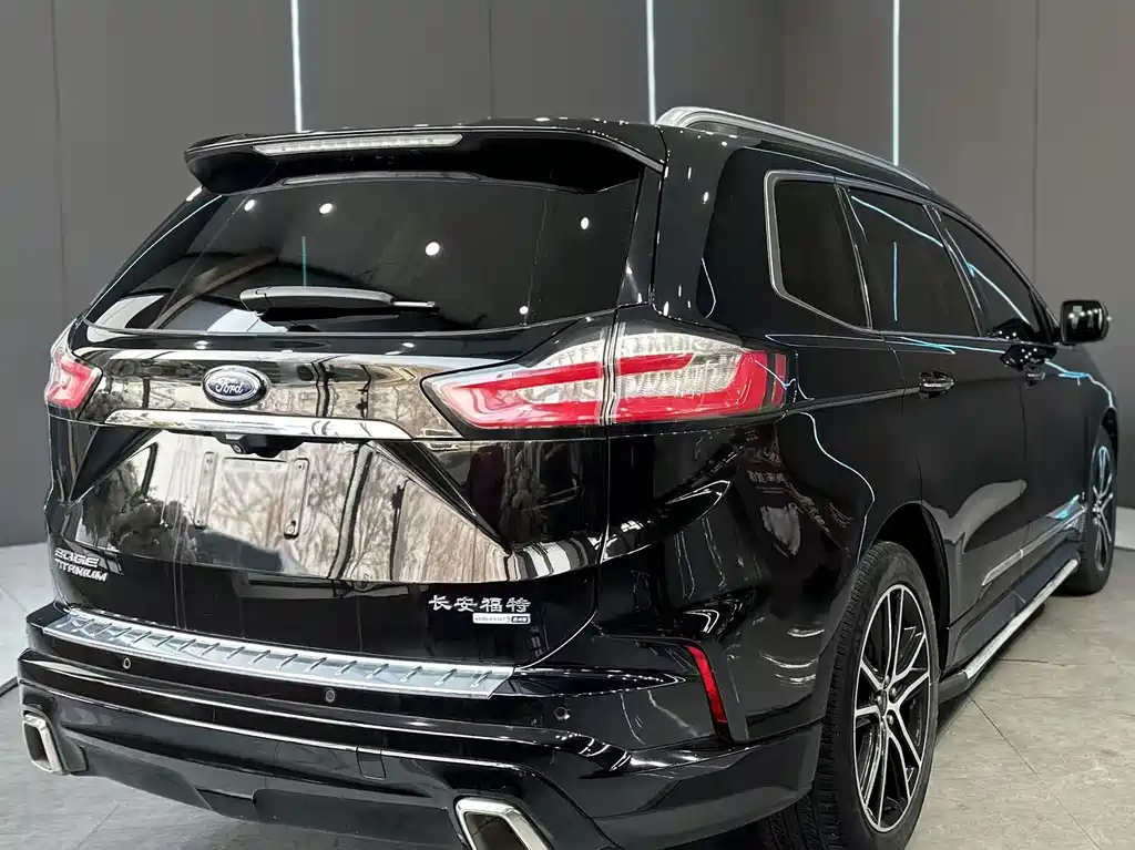 Edge EcoBoost 245 2 WD Grand Sharp 7-seat