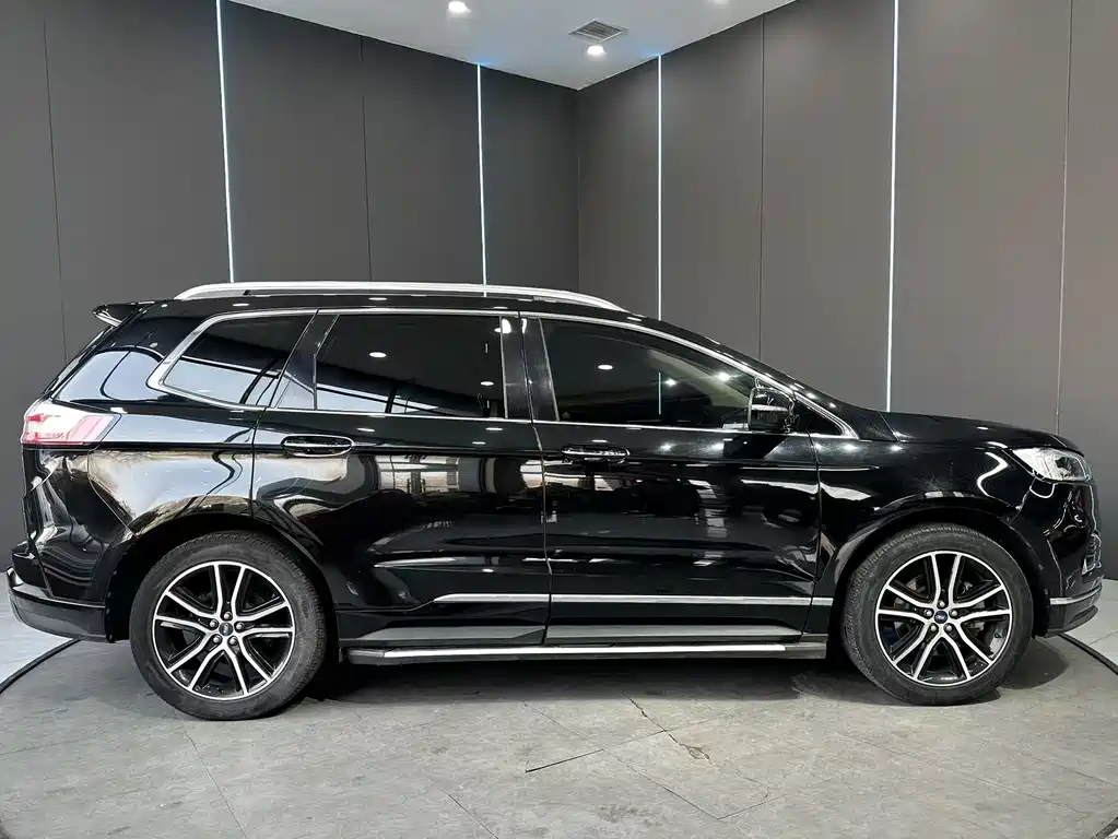 Edge EcoBoost 245 2 WD Grand Sharp 7-seat