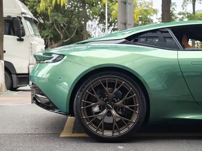 Aston Martin DB12 4.0 T V8 Coupe