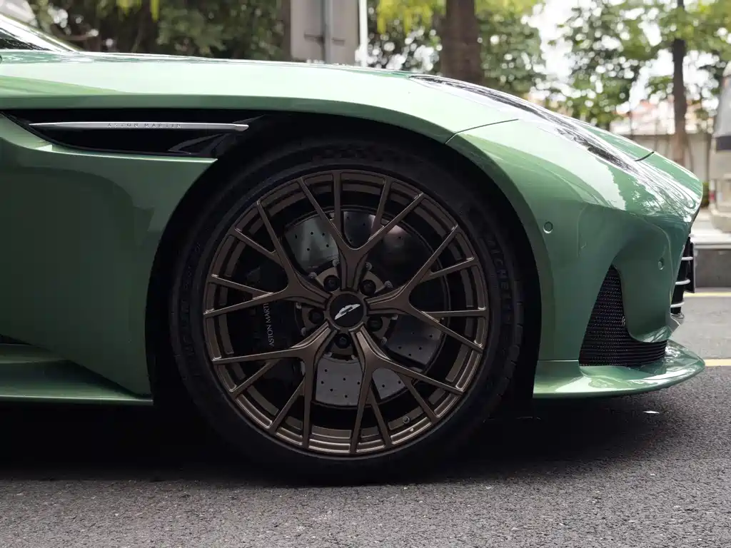 Aston Martin DB12 4.0 T V8 Coupe