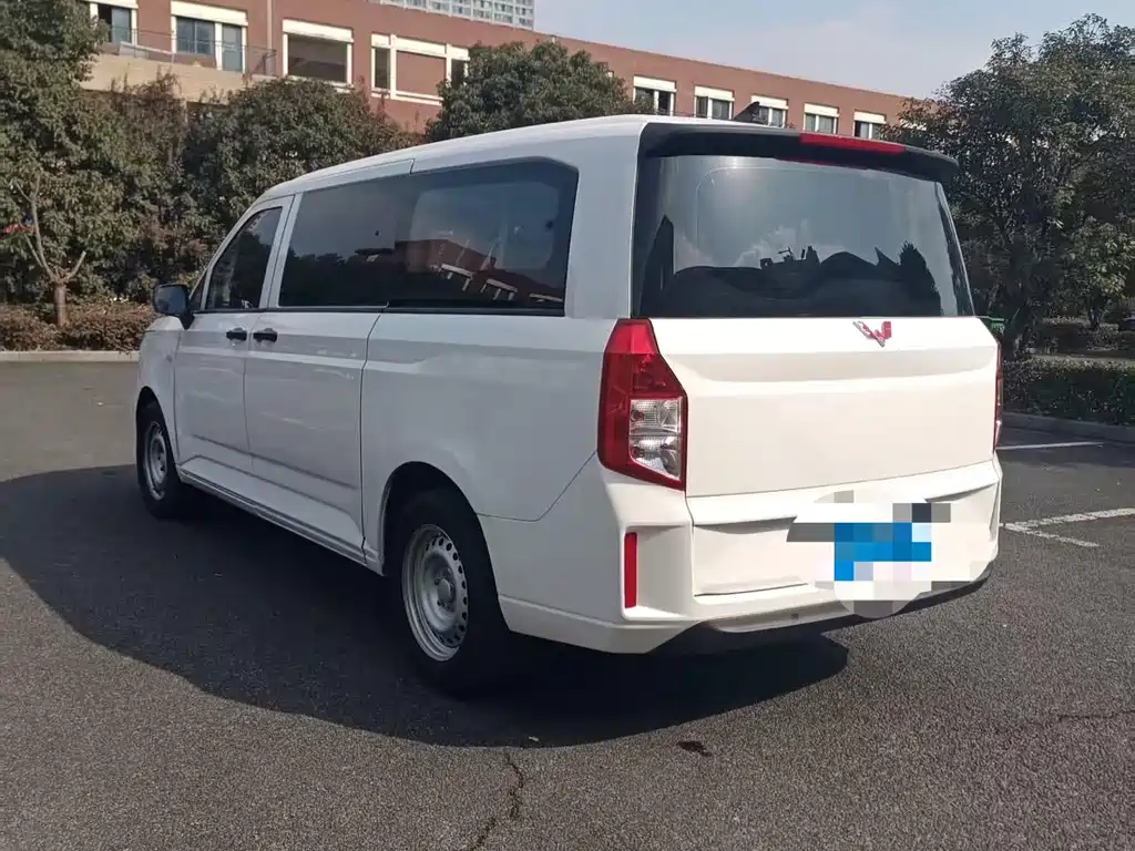 Wuling Journey 1.5 T Manual Luxury