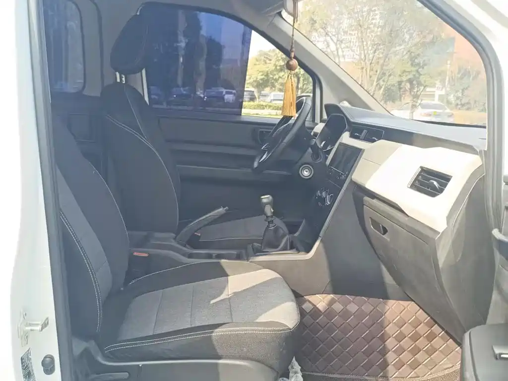 Wuling Journey 1.5 T Manual Luxury