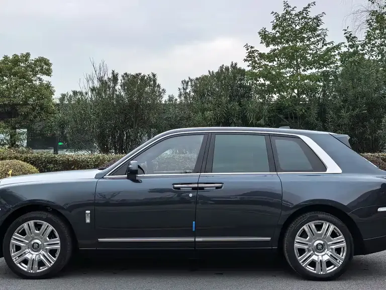 Rolls-Royce Cullinan 4-seat