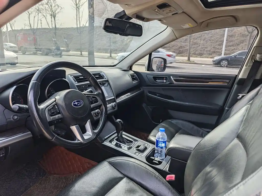 Outback 2.5 i Luxury Navigation