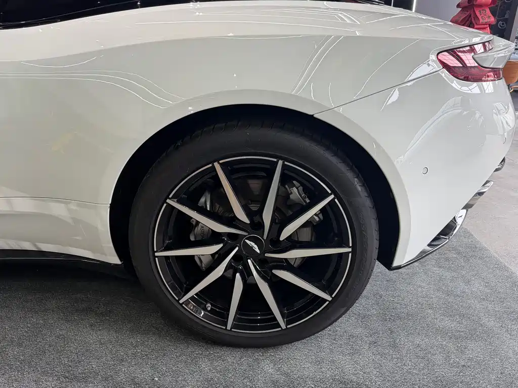 Aston Martin DB11 4.0 T V8 Coupe