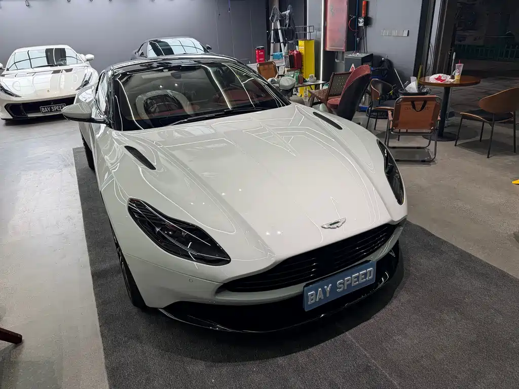 Aston Martin DB11 4.0 T V8 Coupe