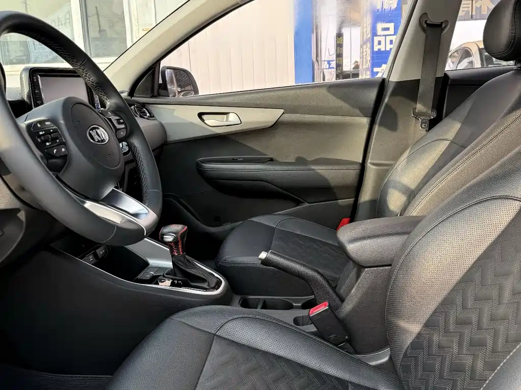 Forte 1.6 L Auto Smart Enjoyment Connected Value-Connect