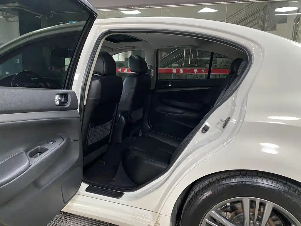 Infiniti G Series G25 Sedan Luxury Sport