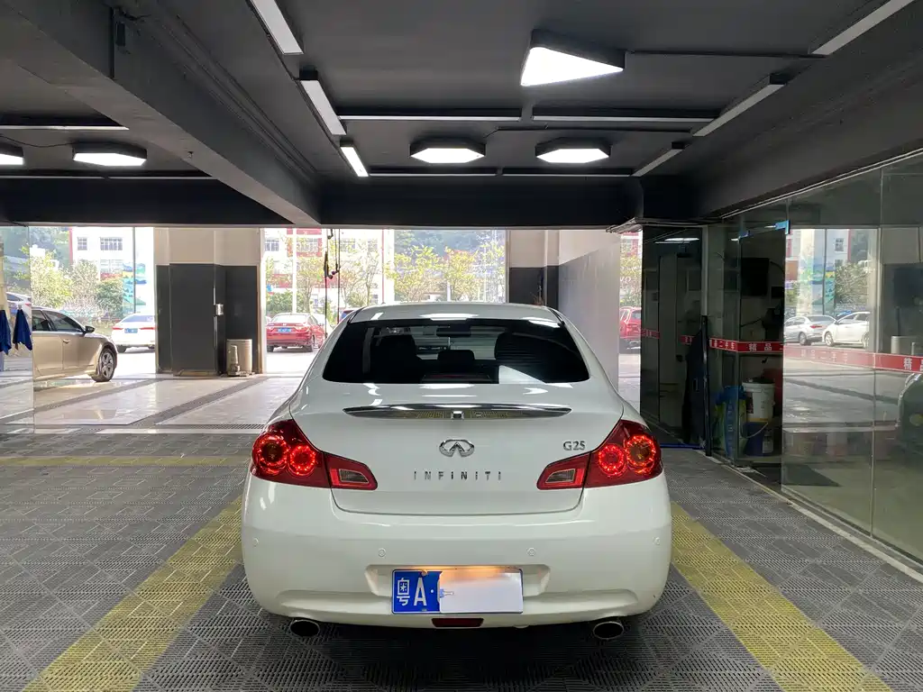 Infiniti G Series G25 Sedan Luxury Sport